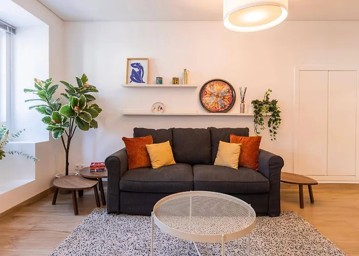 Paco De Arco T1 With Patio, Cp153 Rdc Perfect Spot On The Ground Floor *